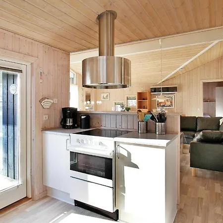 Cozy Home In Glesborg With Sauna