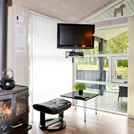 Cozy Home In Glesborg With Sauna Holiday home *