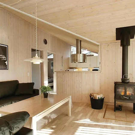 Semesterbostad With Fireplace 01 Glesborg