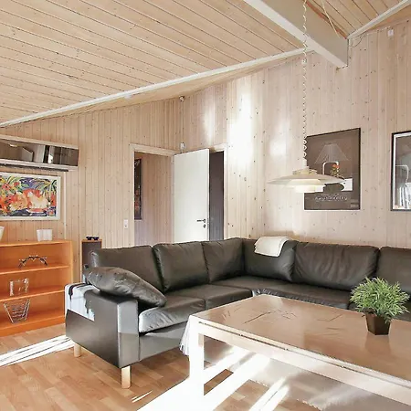 Cozy Home In Glesborg With Sauna *