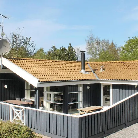 Holiday home Cozy Home In Glesborg With Sauna *