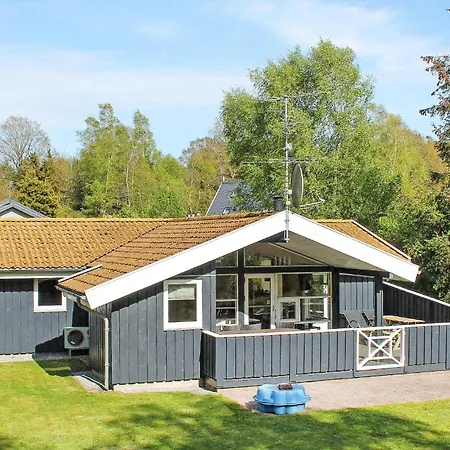 Cozy Home In Glesborg With Sauna *