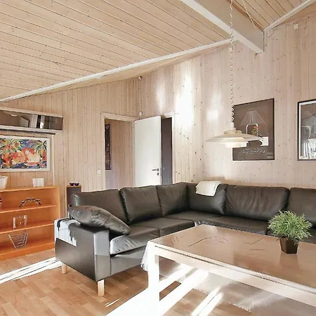 With Fireplace 01 Semesterbostad Glesborg